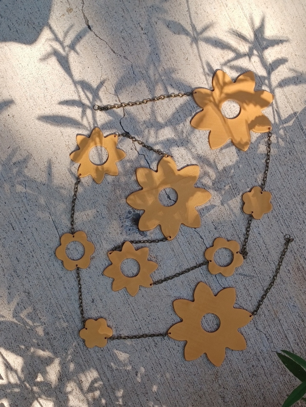 π 3/$15 π Clay Yellow Daisy Chain Hanging - Picture 5 of 5